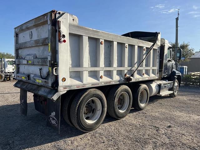 Image of Mack CH613 equipment image 2