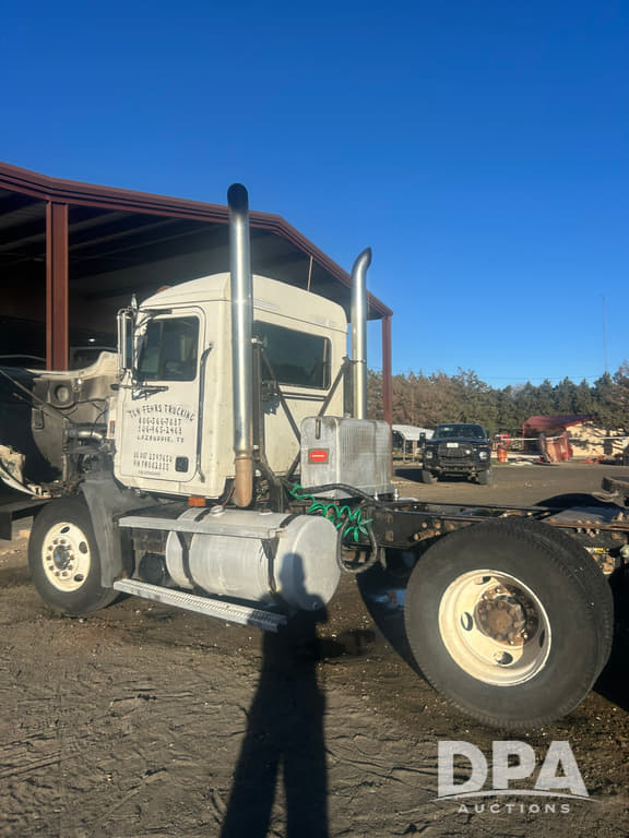 Image of Mack CX613 equipment image 1