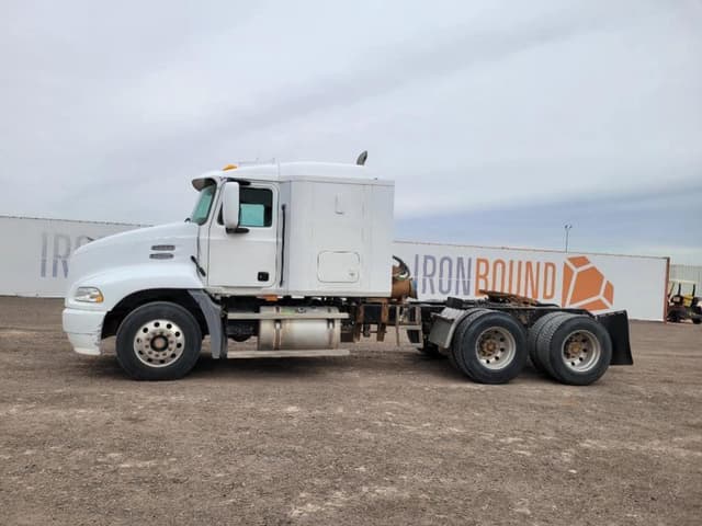 Image of Mack CX613 equipment image 1