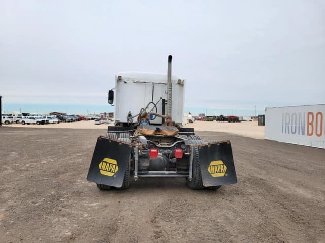 Image of Mack CX613 equipment image 3