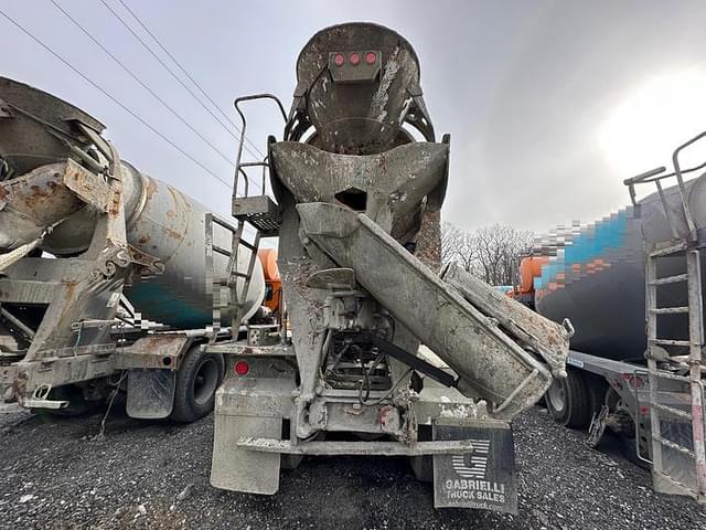 Image of Mack DM690S equipment image 4