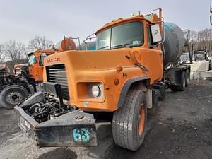 2000 Mack DM690S Image