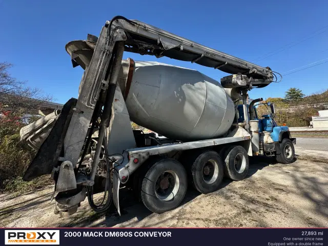 Image of Mack DM690S equipment image 2