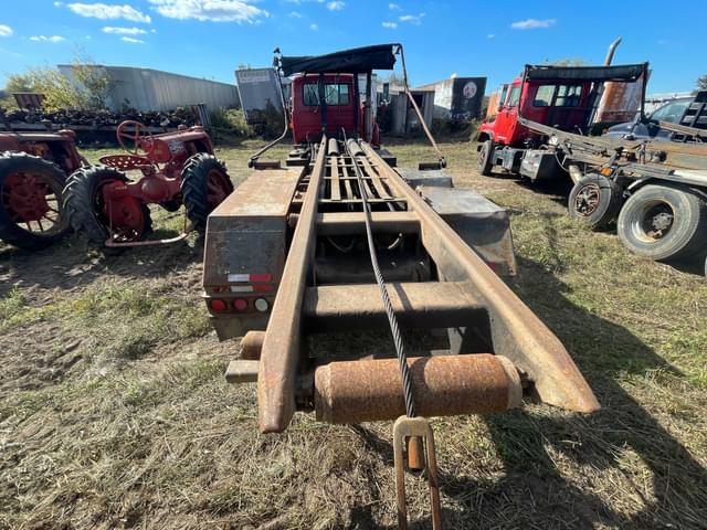 Image of Mack DM690S equipment image 4