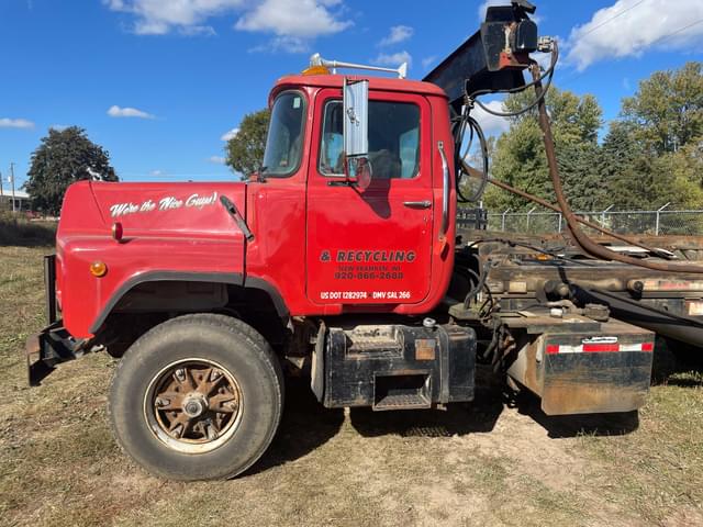 Image of Mack DM690S equipment image 1