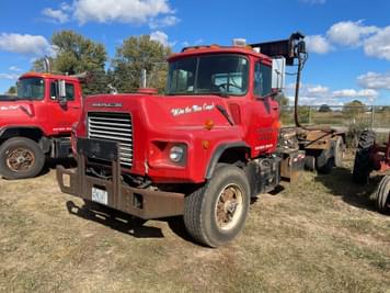 Main image Mack DM690S