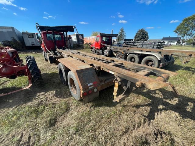 Image of Mack DM690S equipment image 3