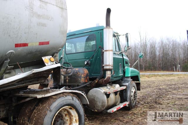 Image of Mack E7-427 equipment image 3