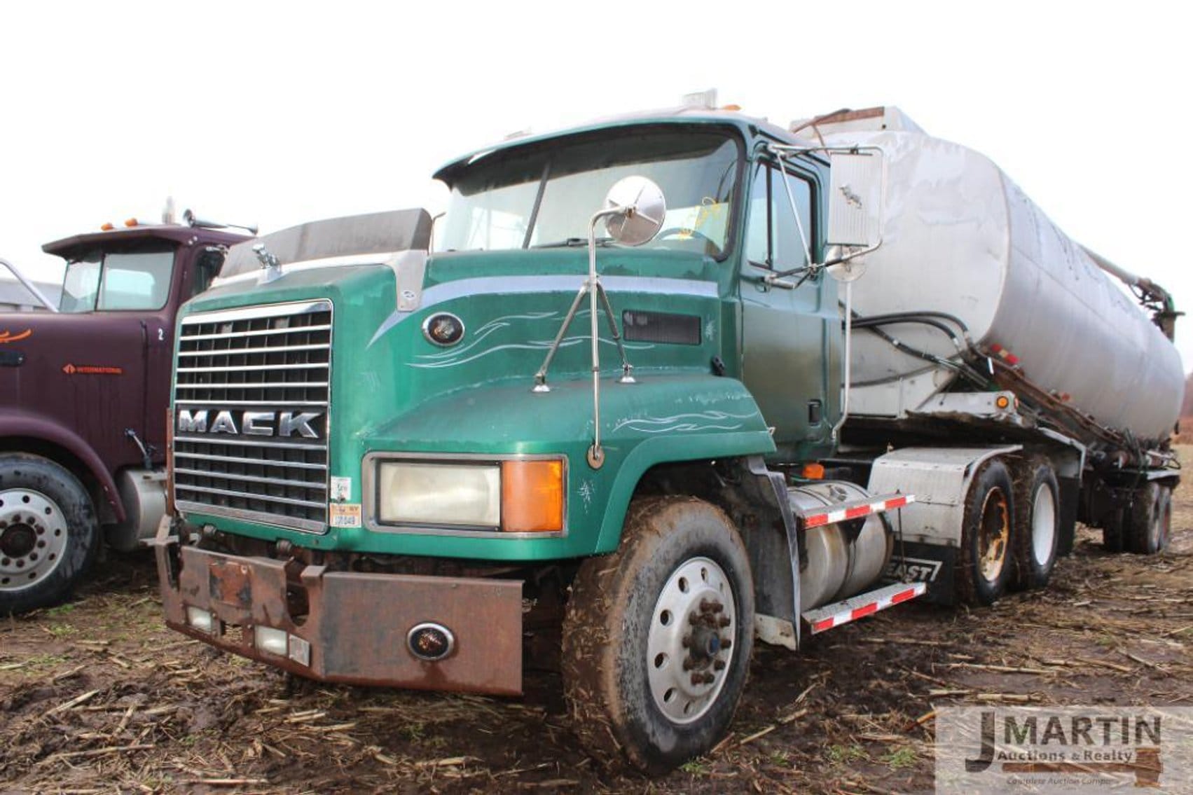 2000 Mack E7-427 Equipment Image0
