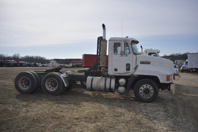 Image of Mack 600 equipment image 1