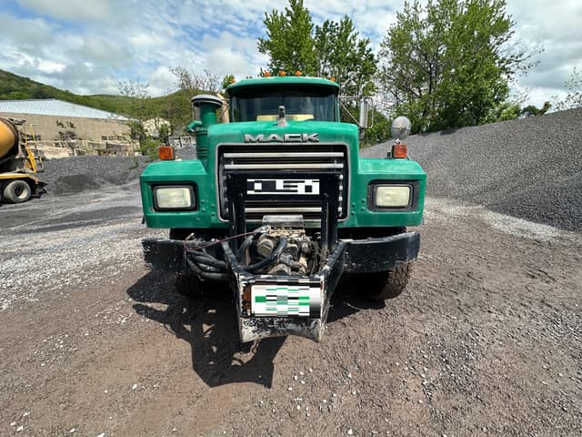 Image of Mack RB688S equipment image 4