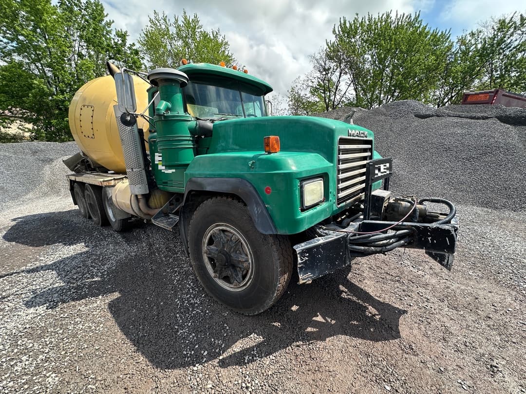 Image of Mack RB688S Primary image