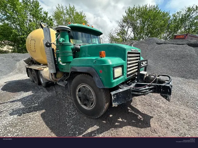Image of Mack RB688S equipment image 1