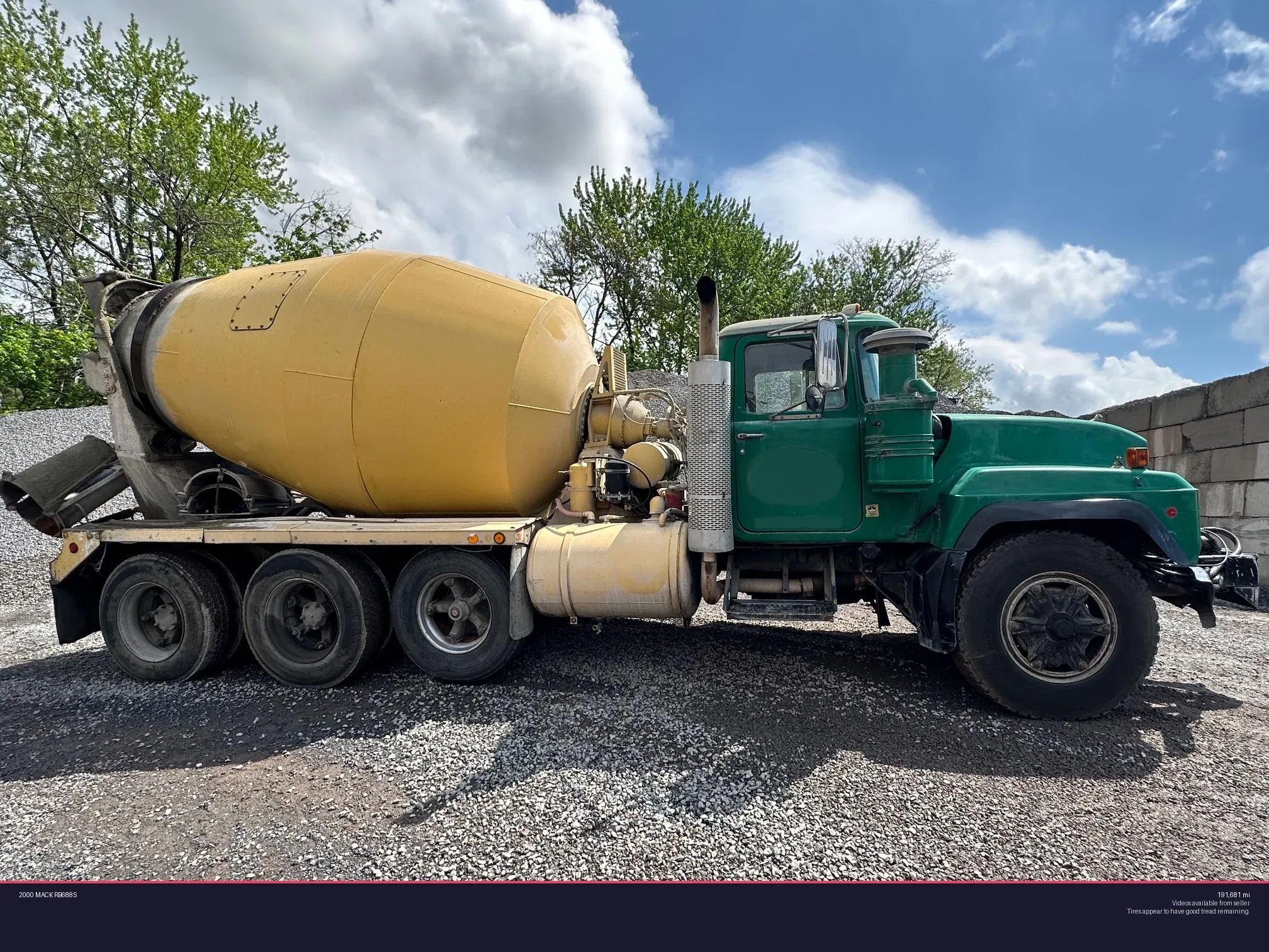 2000 Mack RB688S Equipment Image0