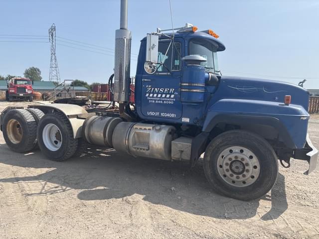 Image of Mack RD688S equipment image 3