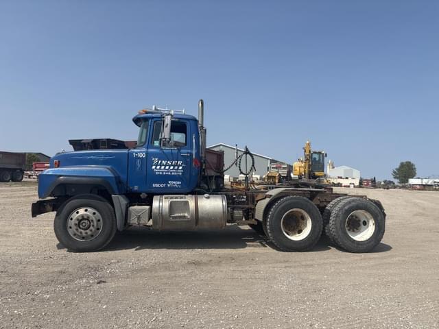 Image of Mack RD688S equipment image 1