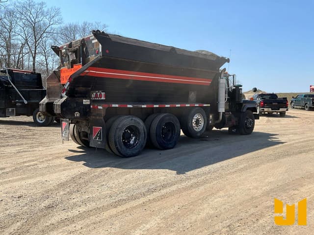 Image of Mack RD688S equipment image 4