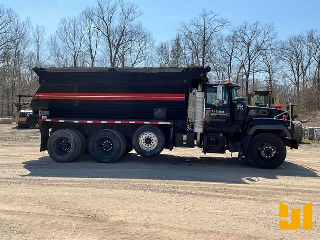 Image of Mack RD688S equipment image 3