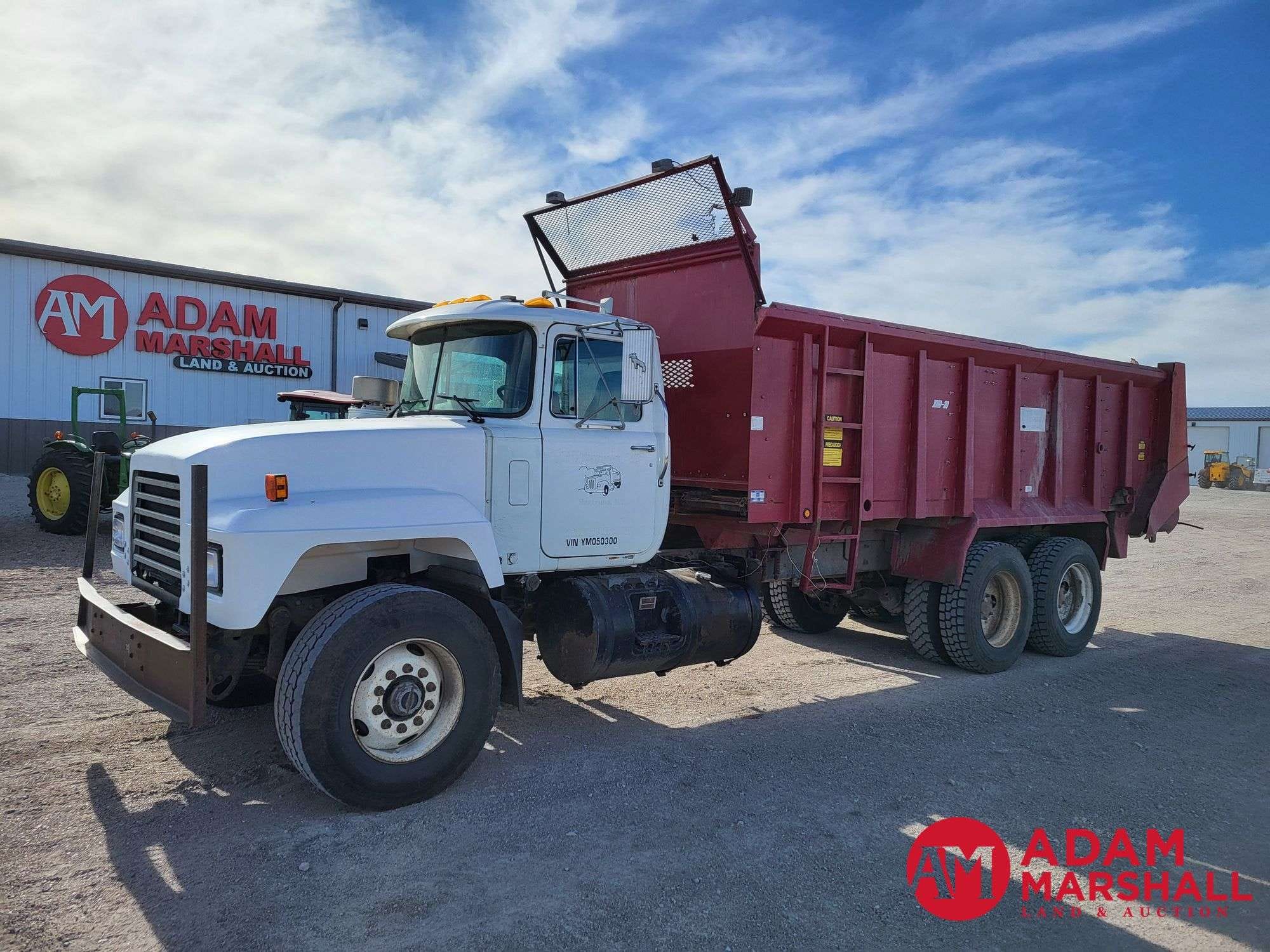 2017 Mack RD6885 Equipment Image0