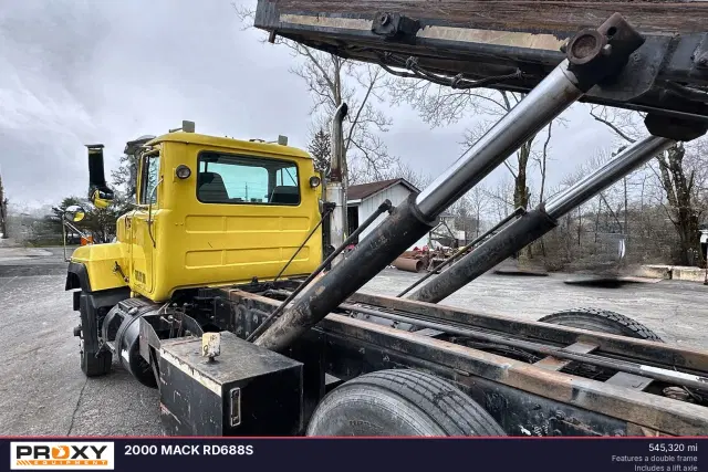 Image of Mack RD688S equipment image 1