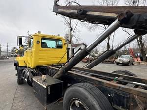 2000 Mack RD688S Image