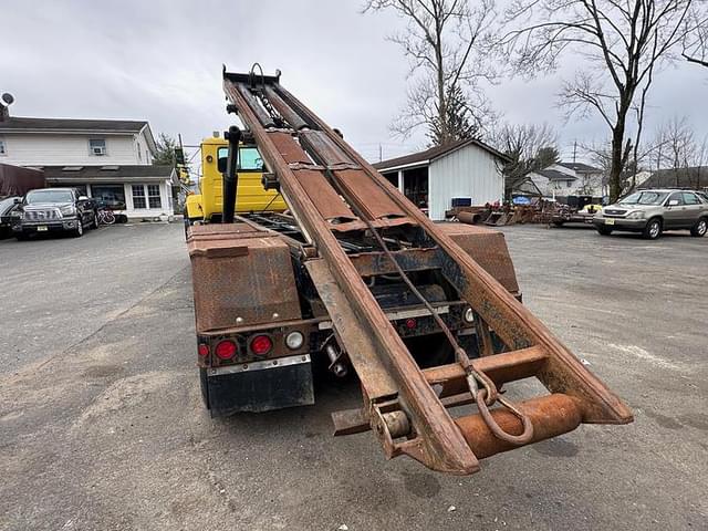 Image of Mack RD688S equipment image 2