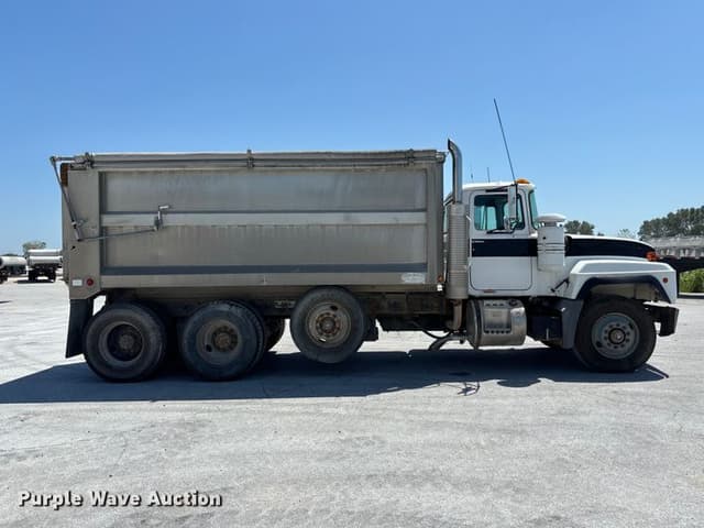 Image of Mack RD688S equipment image 3
