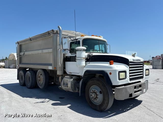 Image of Mack RD688S equipment image 2