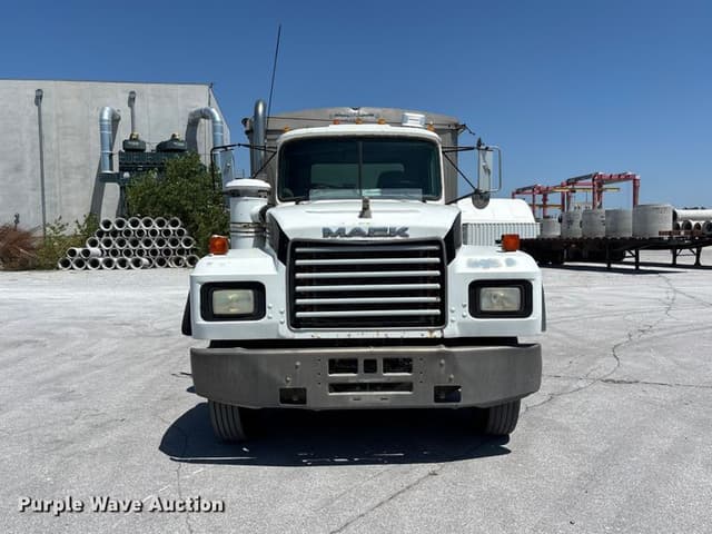 Image of Mack RD688S equipment image 1