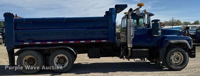Image of Mack RD688S equipment image 3