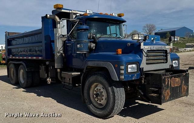 Image of Mack RD688S equipment image 2