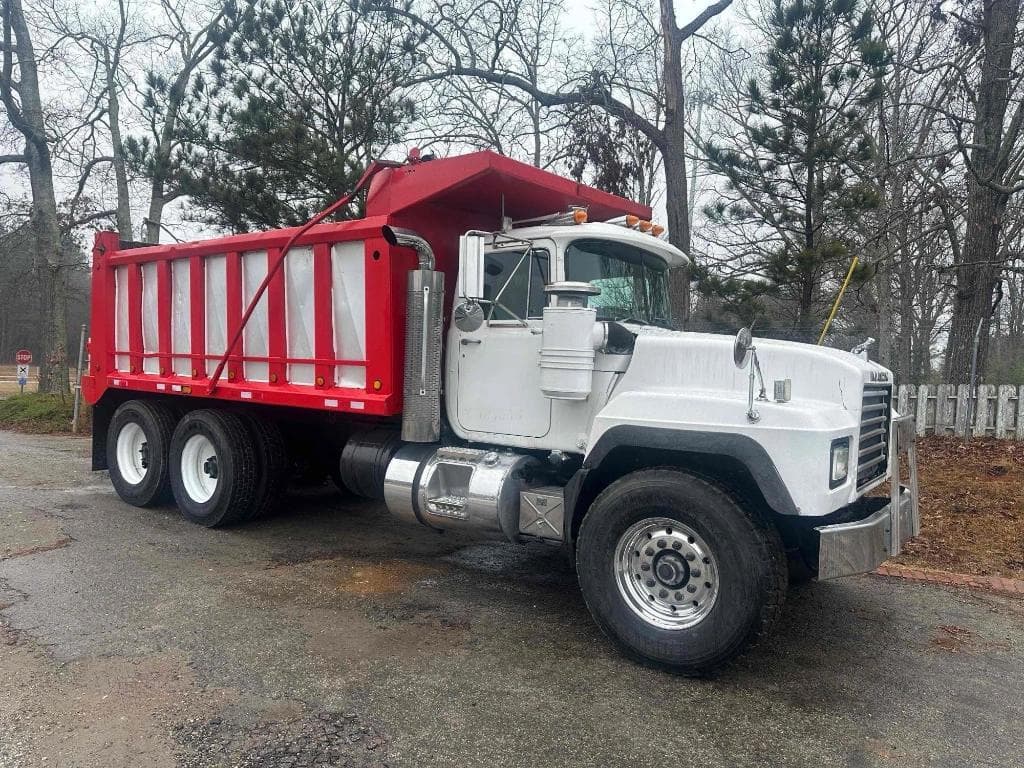 Image of Mack RD688S Primary image