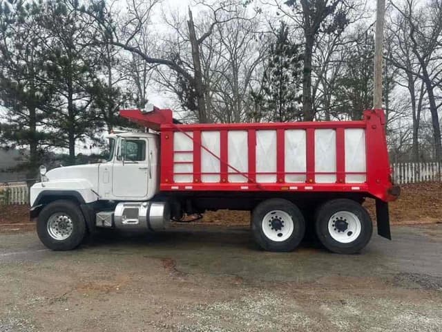 Image of Mack RD688S equipment image 4