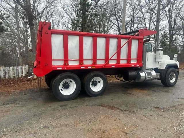 Image of Mack RD688S equipment image 2