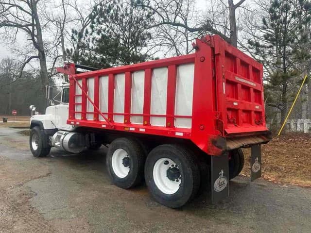 Image of Mack RD688S equipment image 3