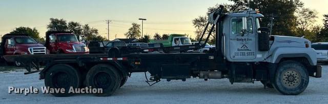 Image of Mack RD688S equipment image 3