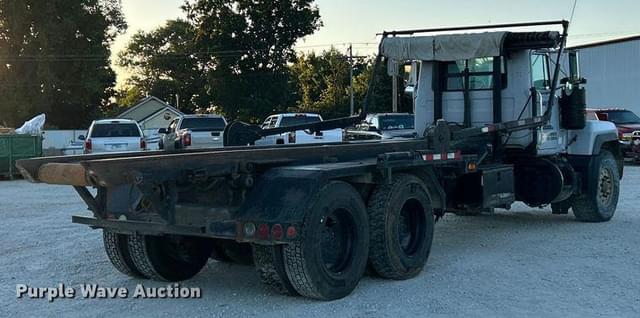 Image of Mack RD688S equipment image 4