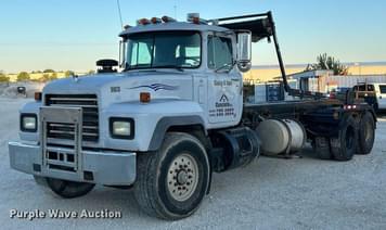 Main image Mack RD688S