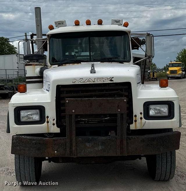 Image of Mack RD688S equipment image 1
