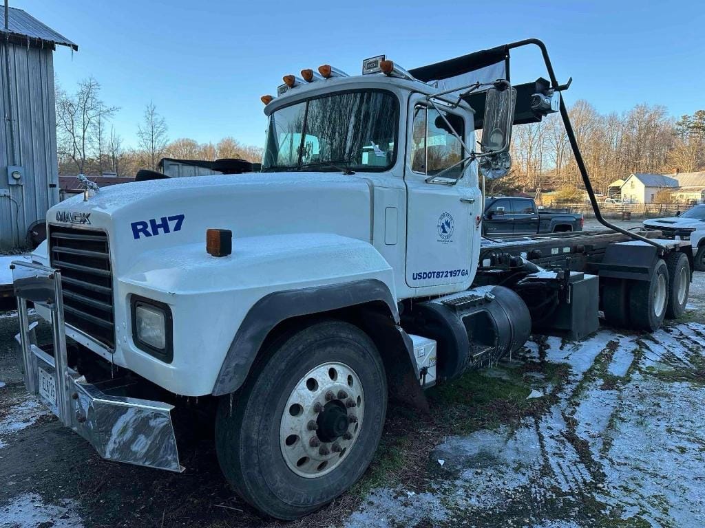 2000 Mack RD688S Equipment Image0
