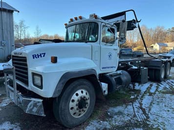 Main image Mack RD688S