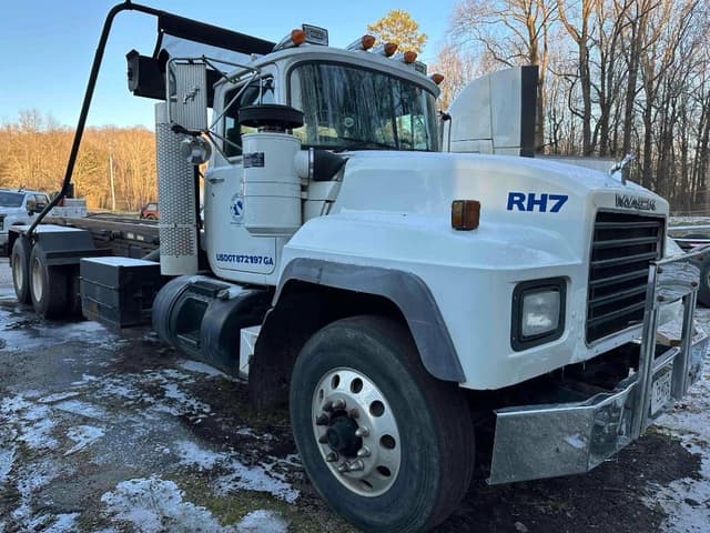 Image of Mack RD688S equipment image 4