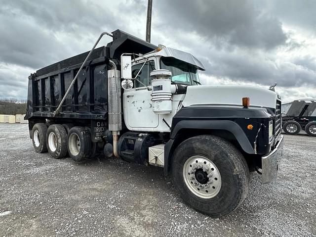 Image of Mack RD688S equipment image 1