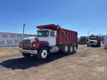 Main image Mack RD688S