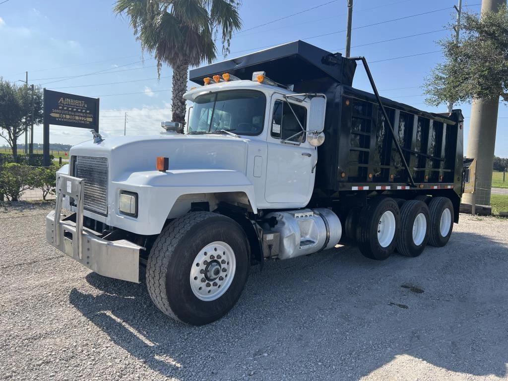 Main image Mack RD688S