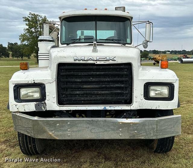 Image of Mack RD688S equipment image 1