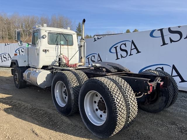 Image of Mack RD688S equipment image 2