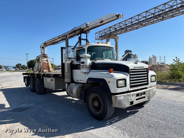 Image of Mack EM7-300 equipment image 2