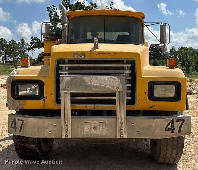Image of Mack RD690S equipment image 1
