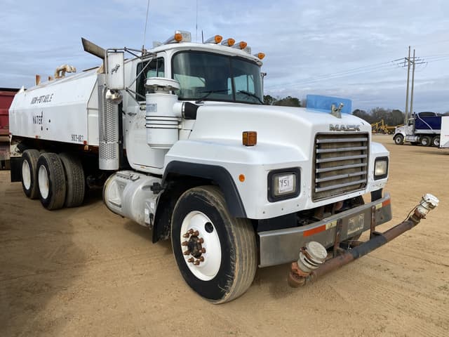 Image of Mack RD690S equipment image 3